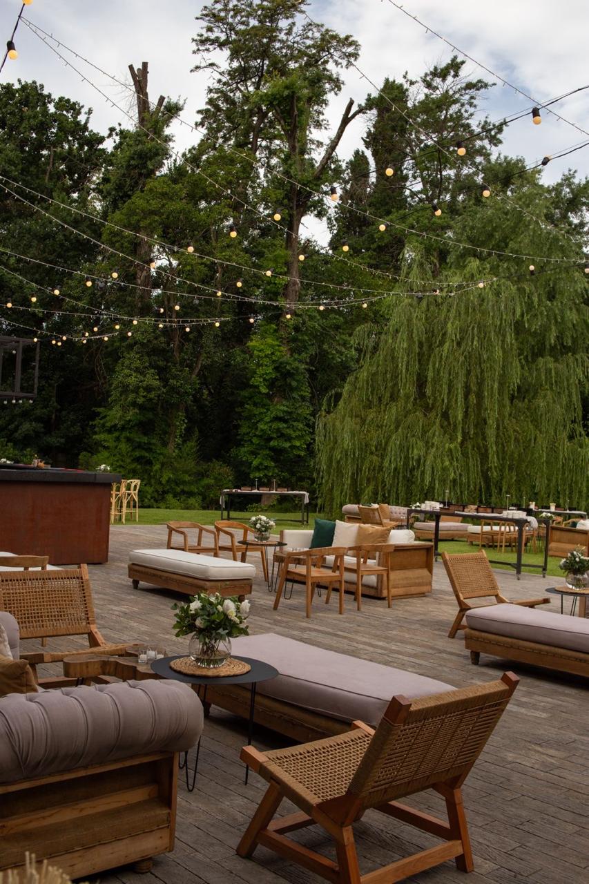 Mesa de interior con arreglos