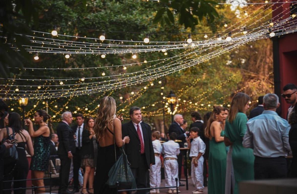 Mesa de interior con arreglos